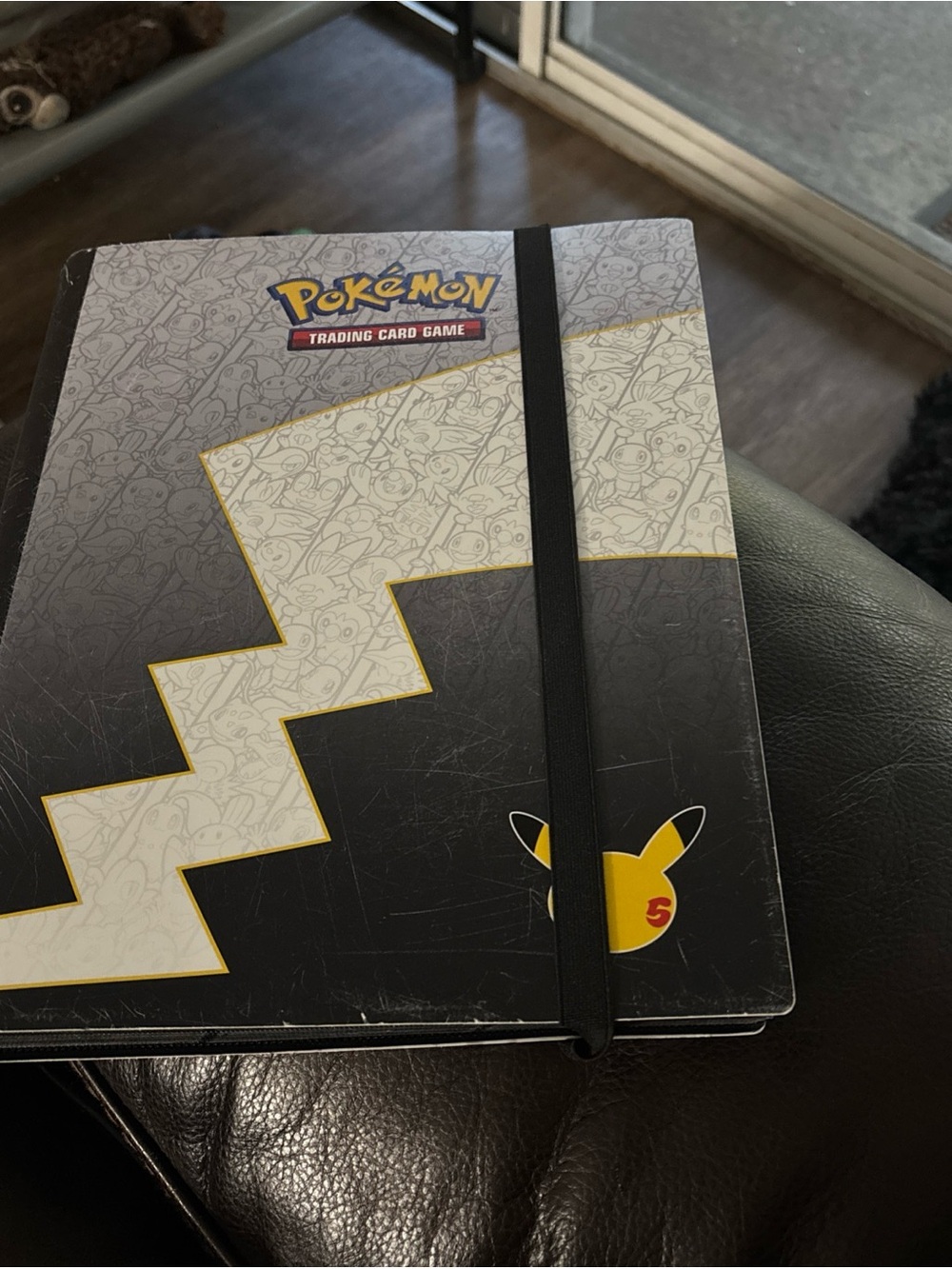 Pokémon Trading Card Game Pikachu Binder - Black & Yellow 360 card lot